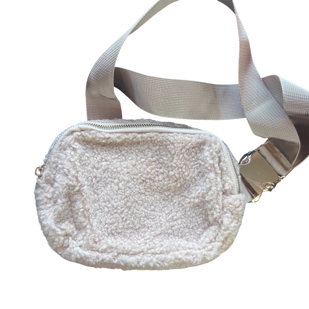 NEW‎ Boutique Sherpa Teddy Fanny Pack Cream Crossbody Bag Zip Closure